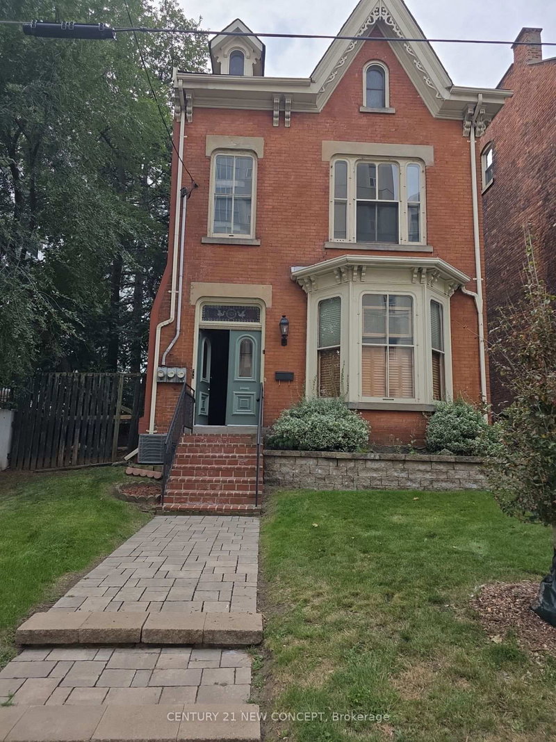 123 Jackson Street W