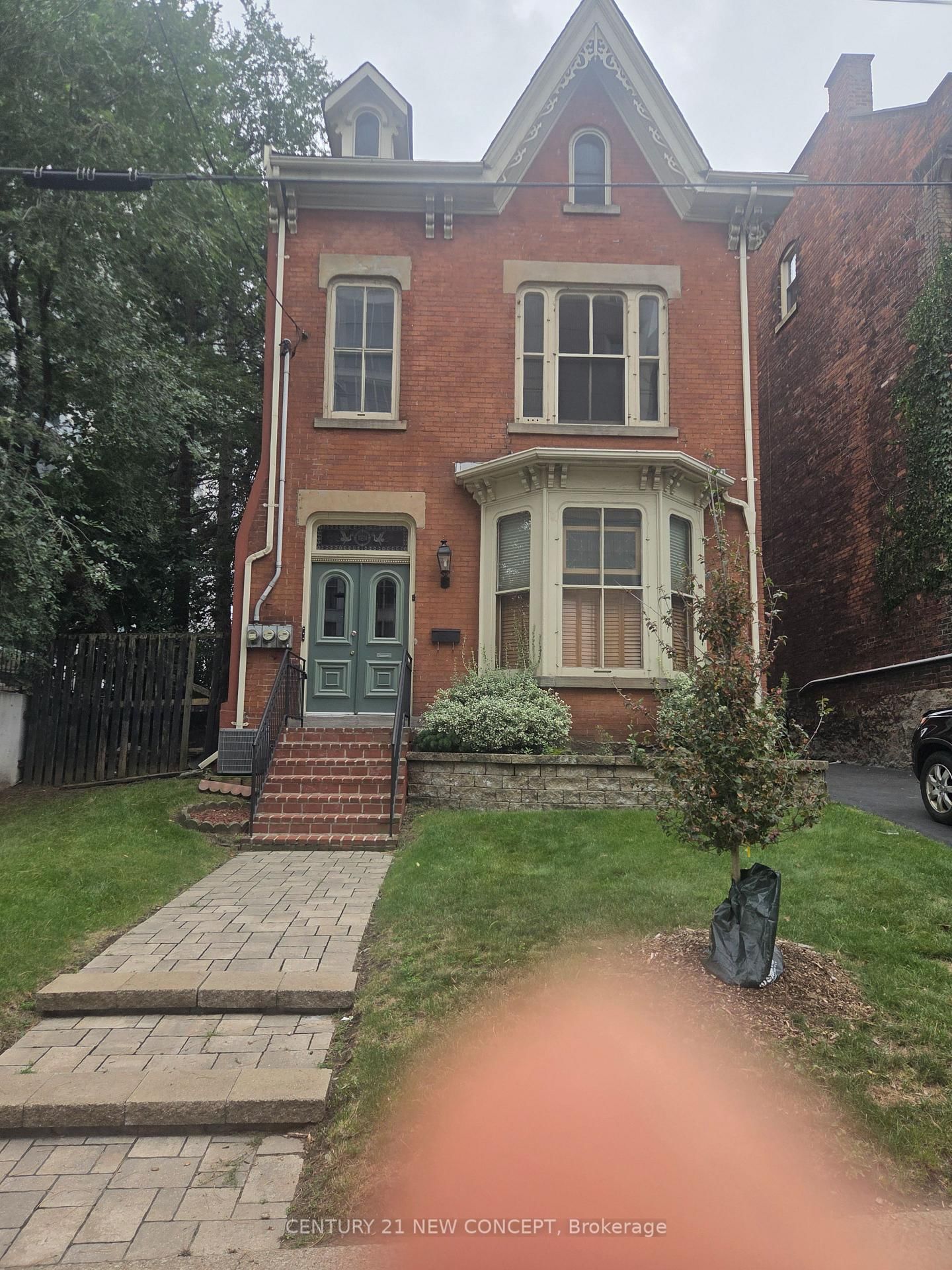 123 Jackson Street W • Hamilton, ON photo 3