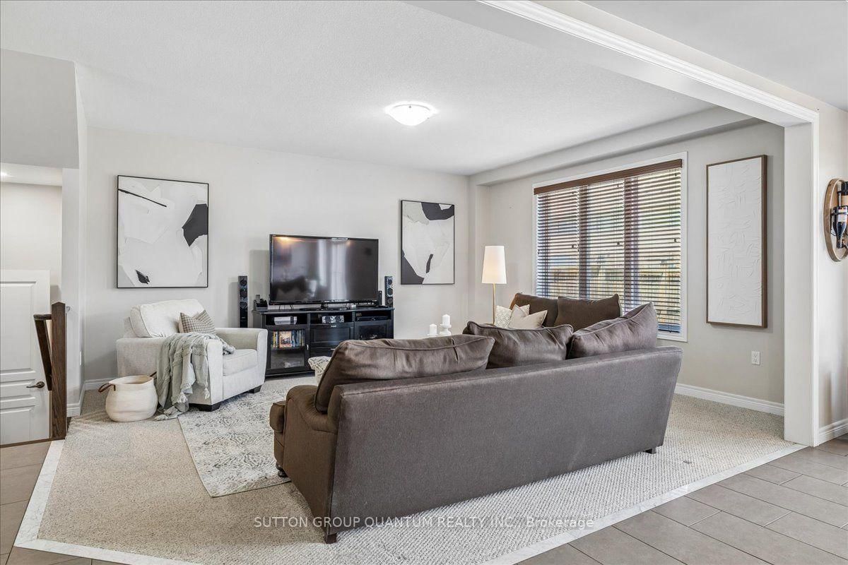92 Garinger Crescent • Hamilton, ON photo 7