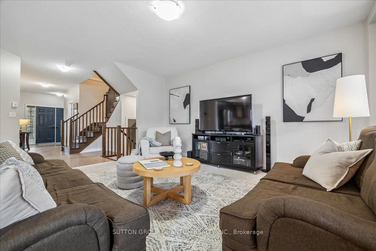 92 Garinger Crescent • Hamilton, ON photo 9