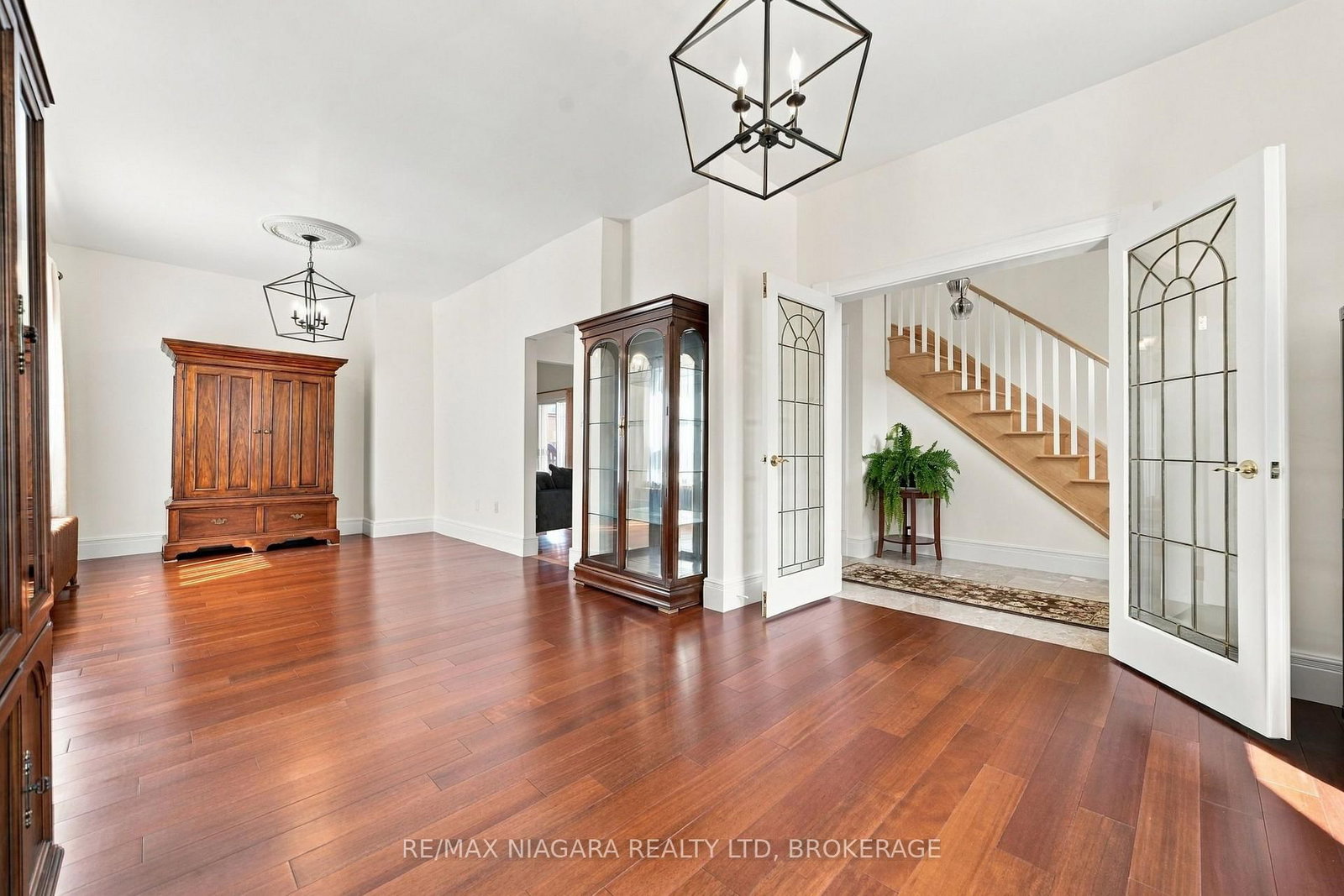8 Trafalgar Street • St. Catharines, ON photo 10