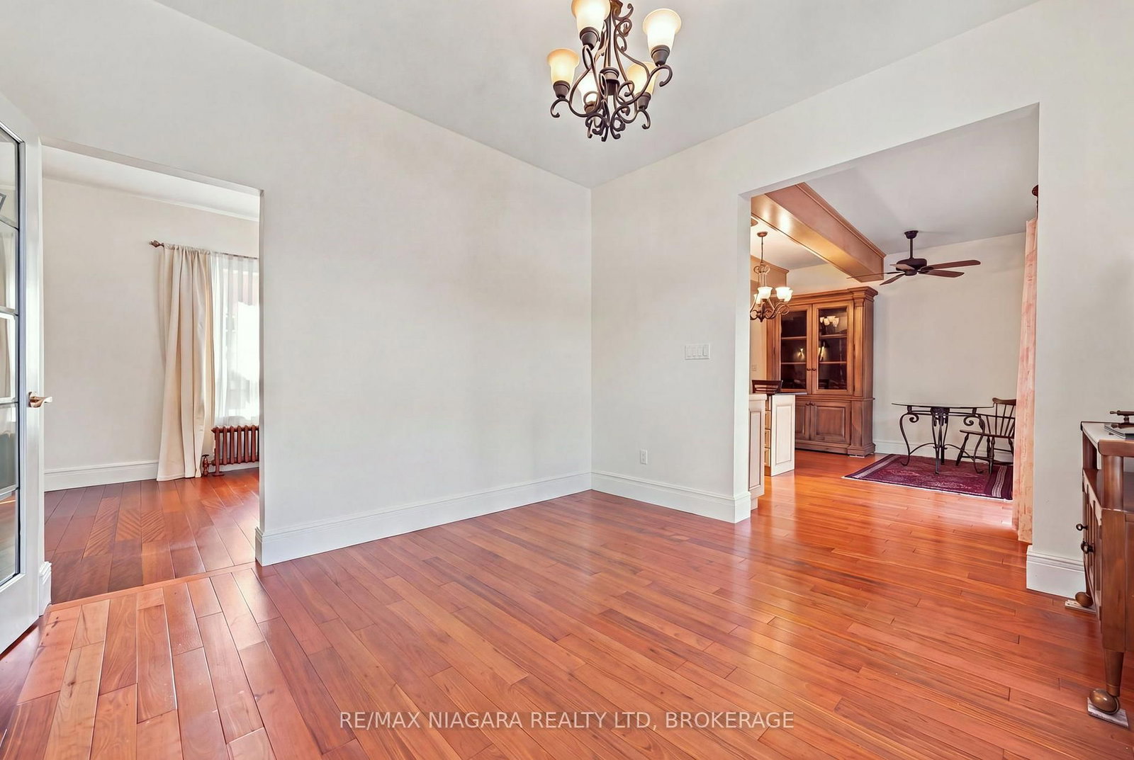 8 Trafalgar Street • St. Catharines, ON photo 12