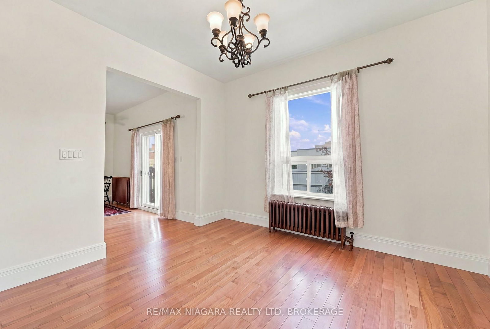 8 Trafalgar Street • St. Catharines, ON photo 14