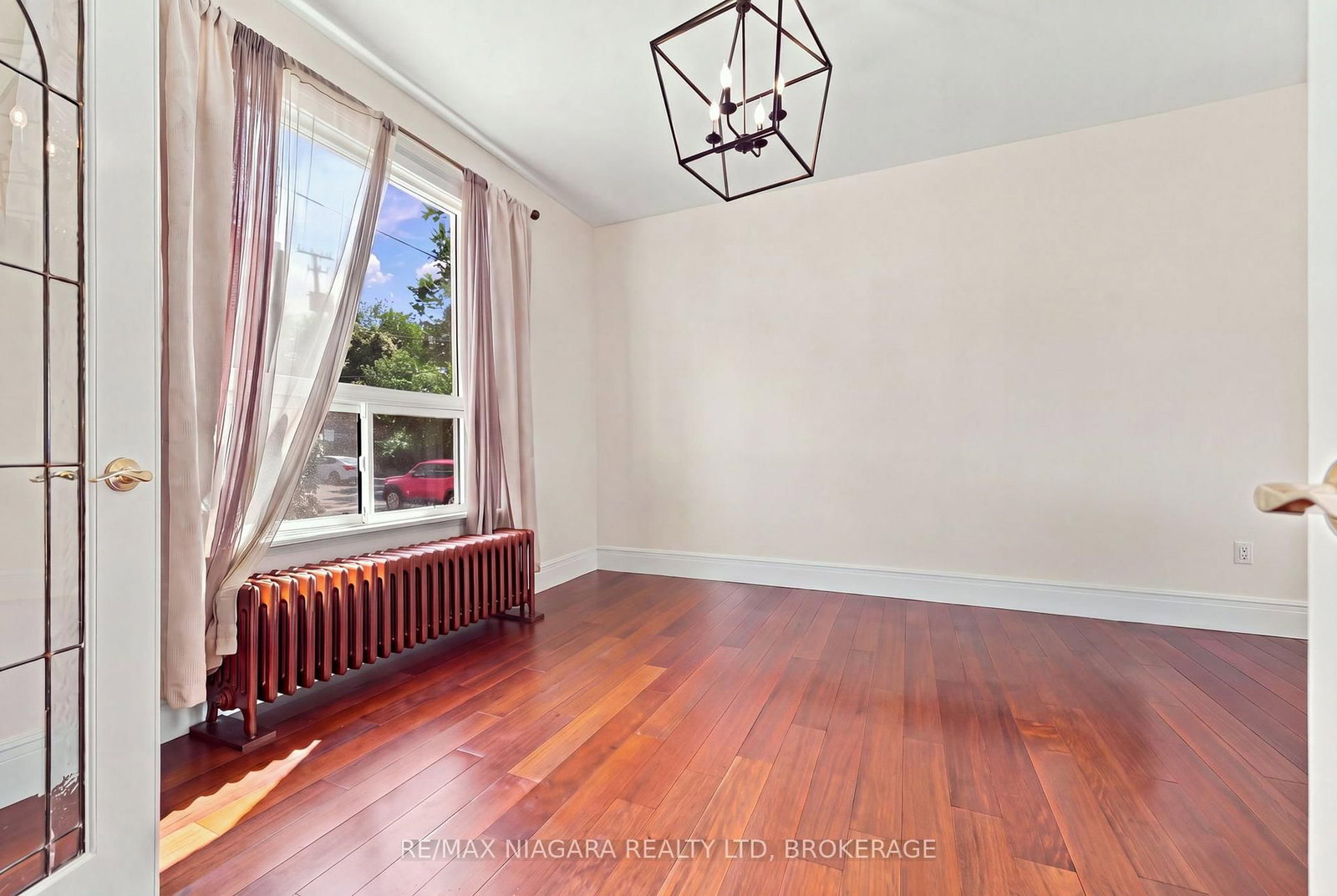 8 Trafalgar Street • St. Catharines, ON photo 15