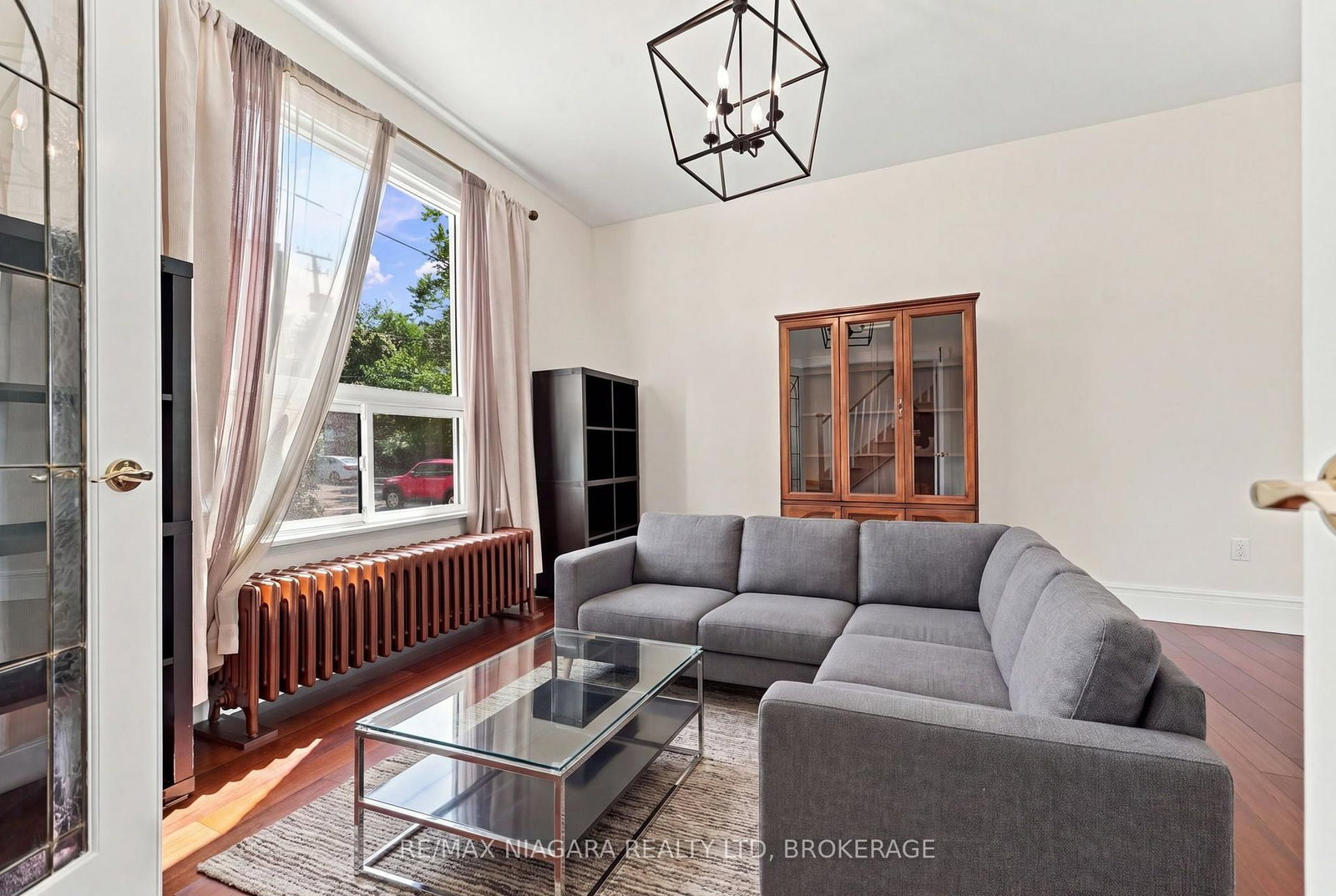 8 Trafalgar Street • St. Catharines, ON photo 16
