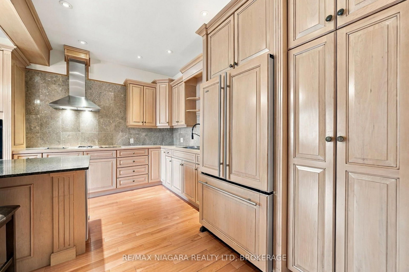 8 Trafalgar Street • St. Catharines, ON photo 17