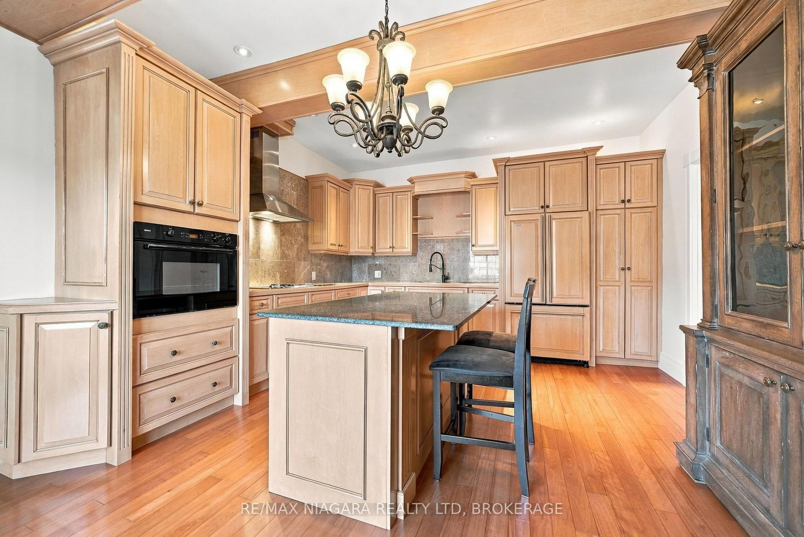 8 Trafalgar Street • St. Catharines, ON photo 19