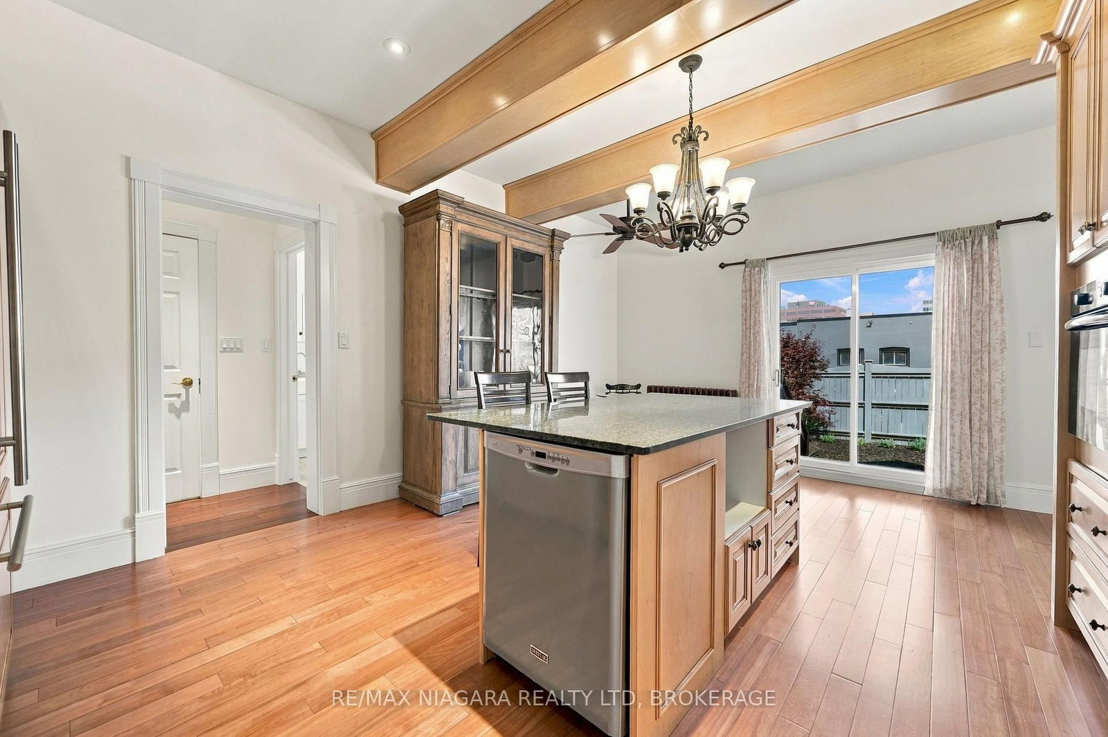 8 Trafalgar Street • St. Catharines, ON photo 21
