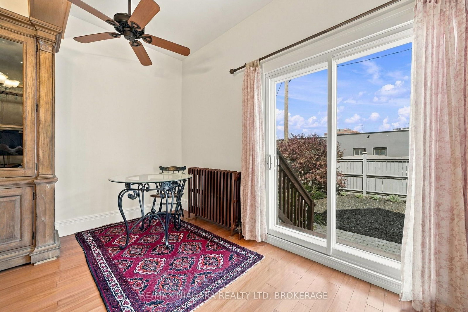 8 Trafalgar Street • St. Catharines, ON photo 22
