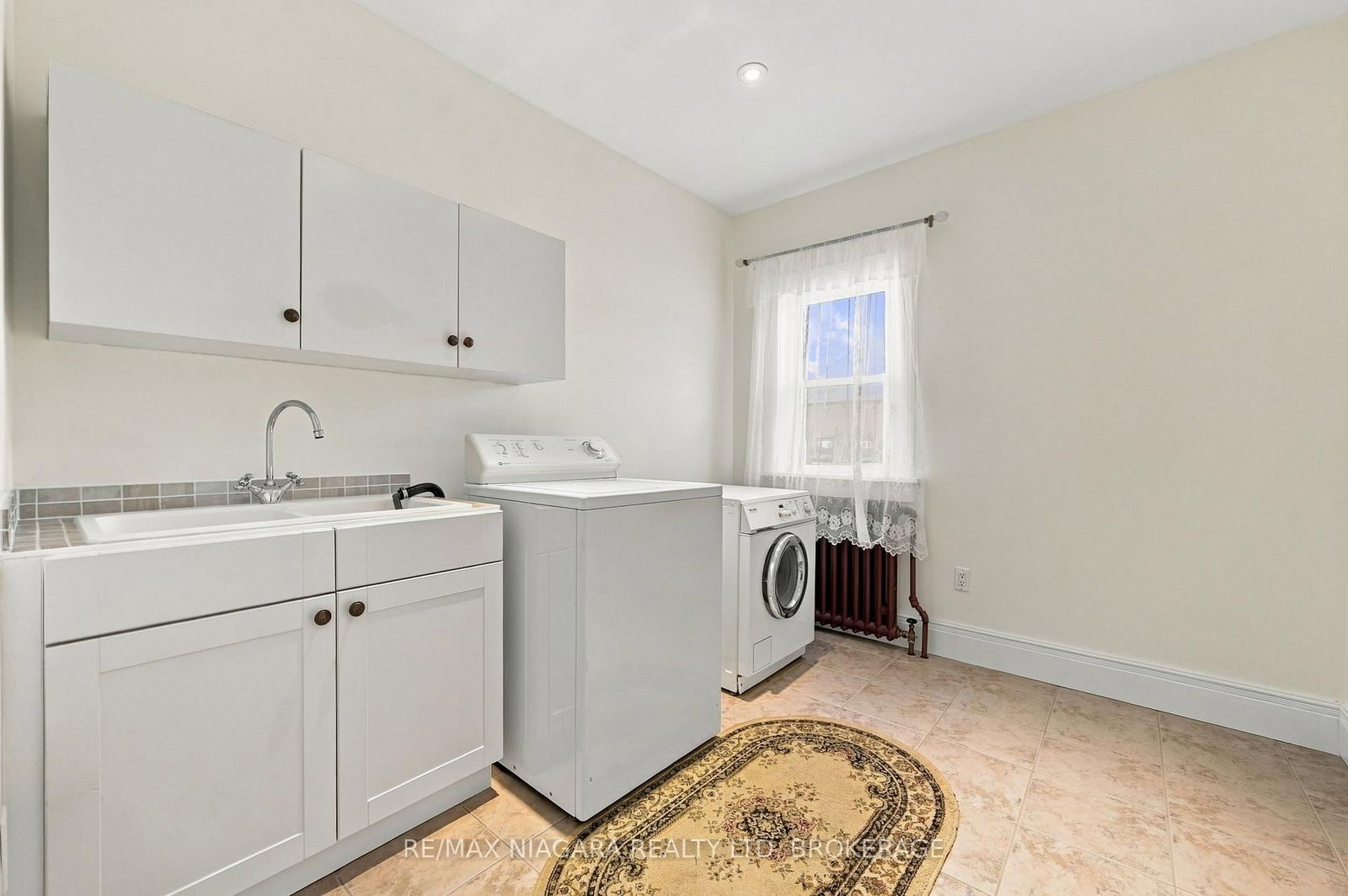 8 Trafalgar Street • St. Catharines, ON photo 23
