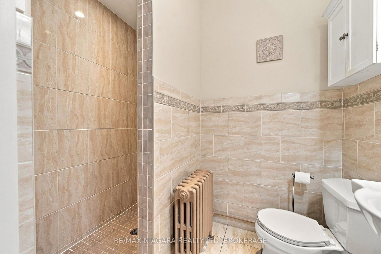8 Trafalgar Street • St. Catharines, ON photo 24