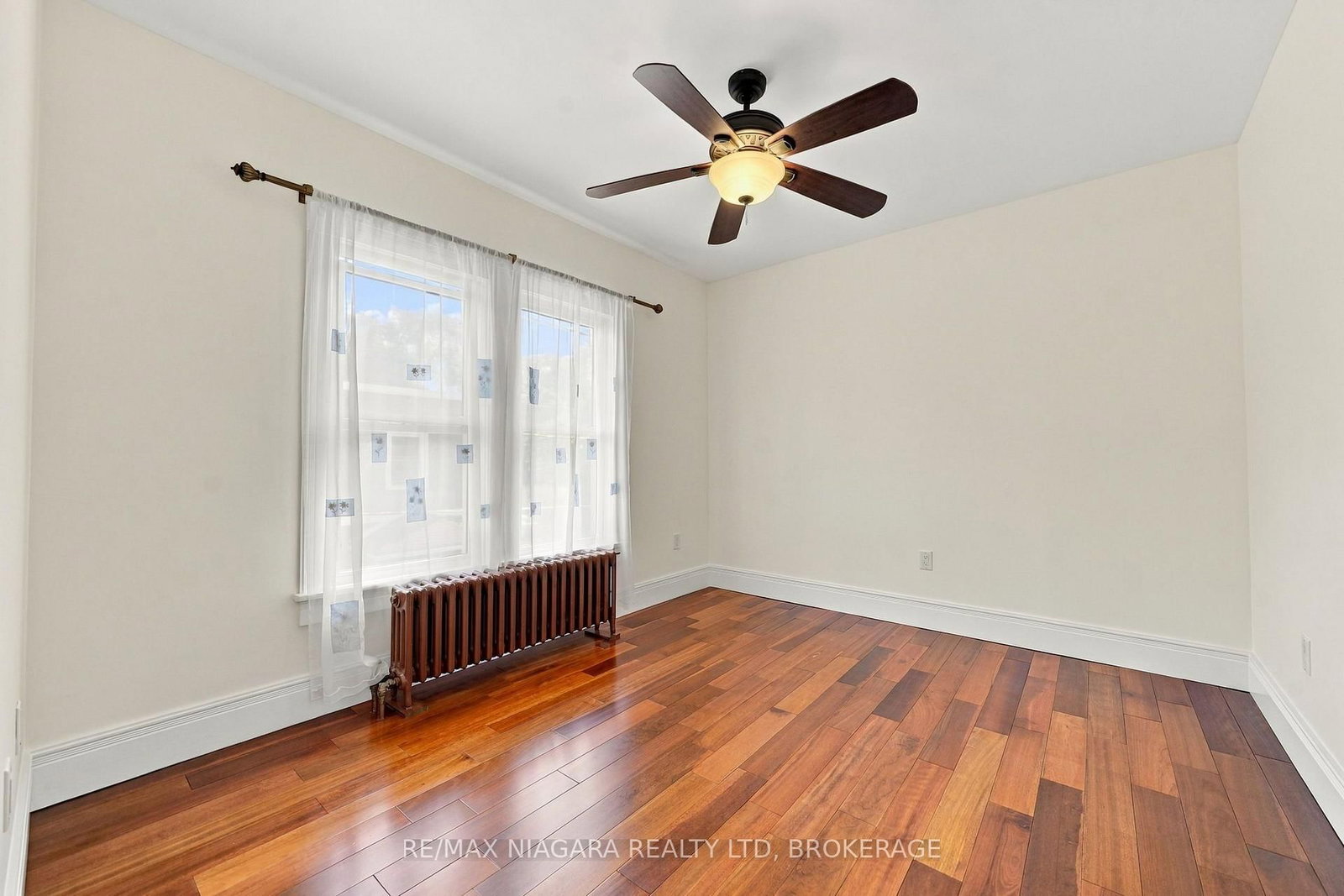 8 Trafalgar Street • St. Catharines, ON photo 29