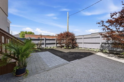 8 Trafalgar Street • St. Catharines, ON photo 3