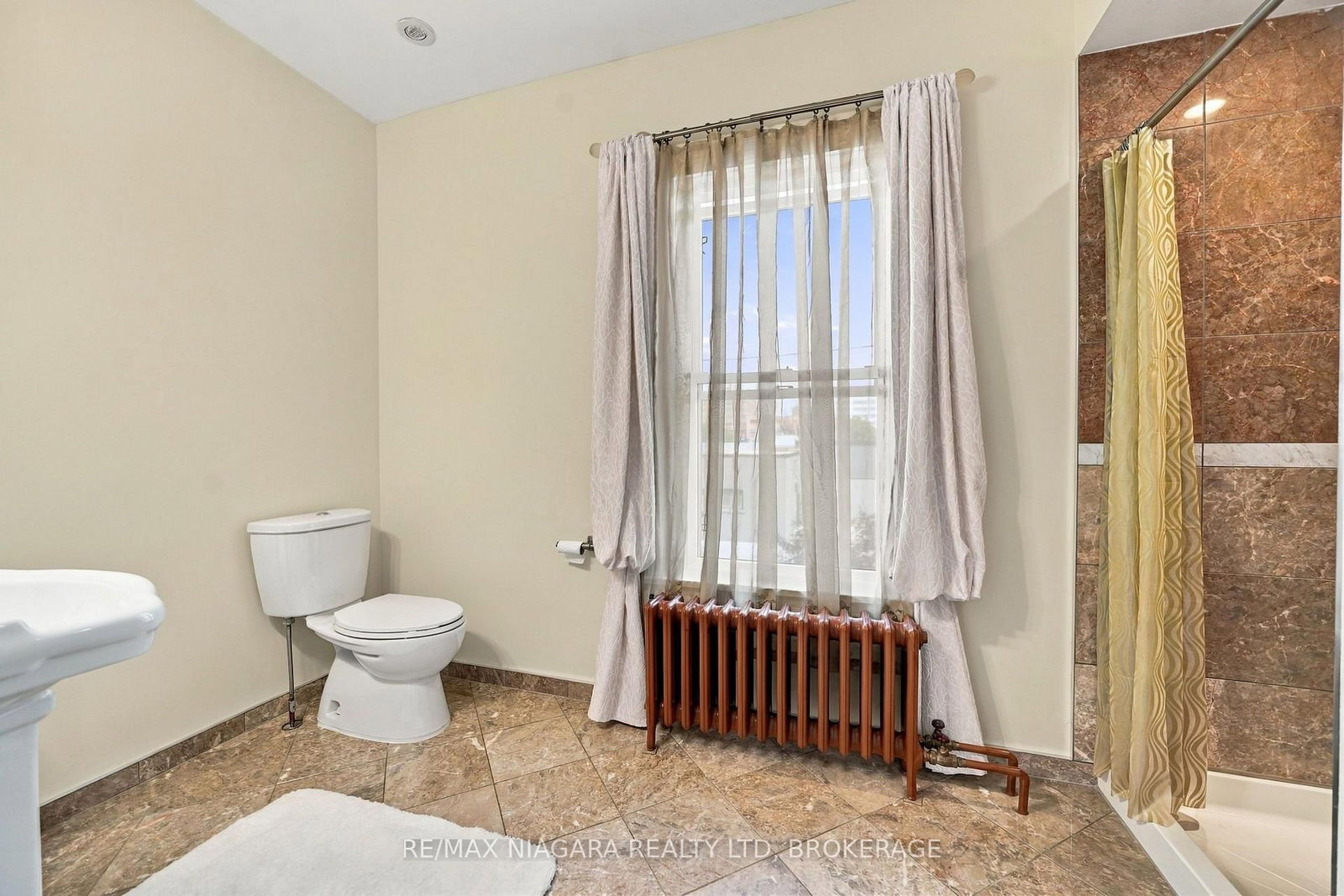8 Trafalgar Street • St. Catharines, ON photo 33