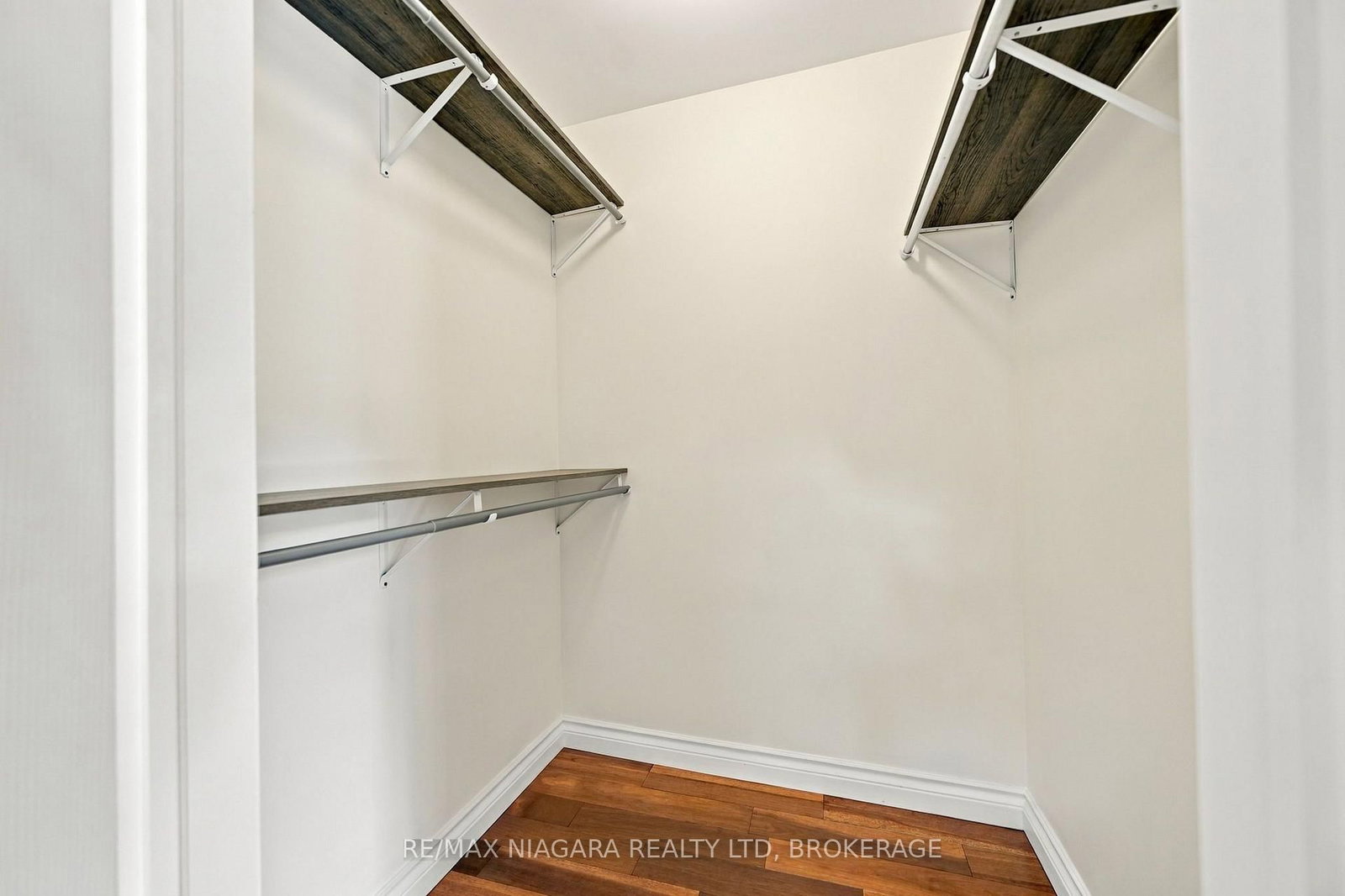 8 Trafalgar Street • St. Catharines, ON photo 36