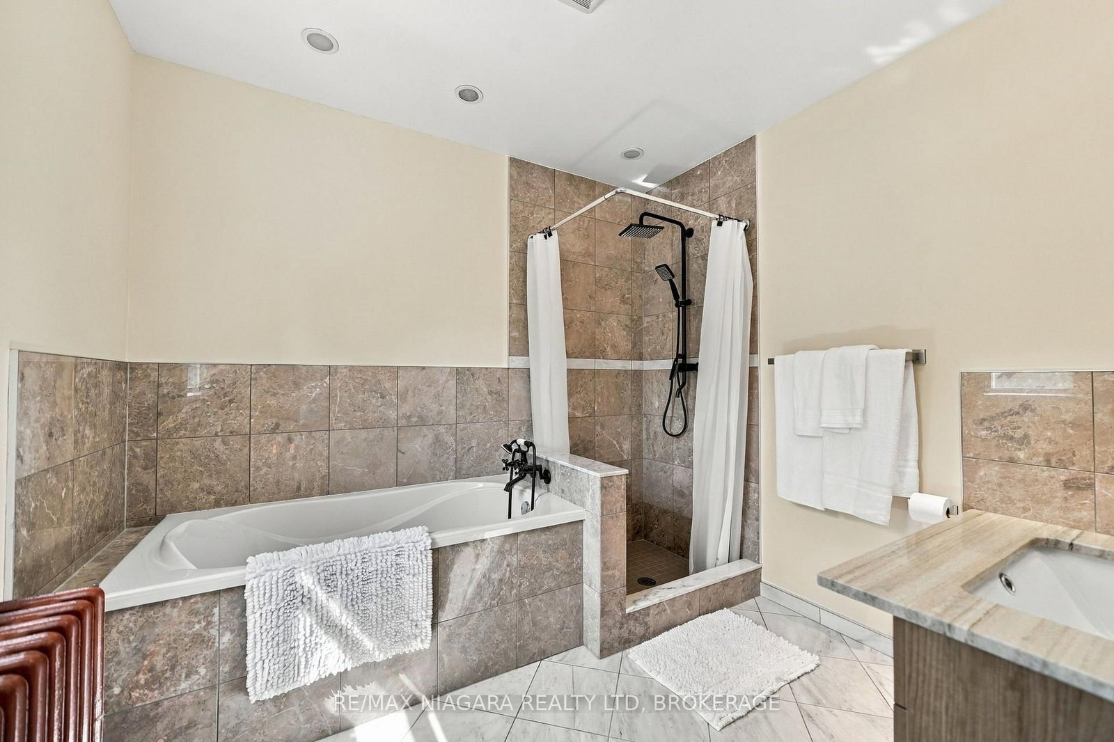 8 Trafalgar Street • St. Catharines, ON photo 38