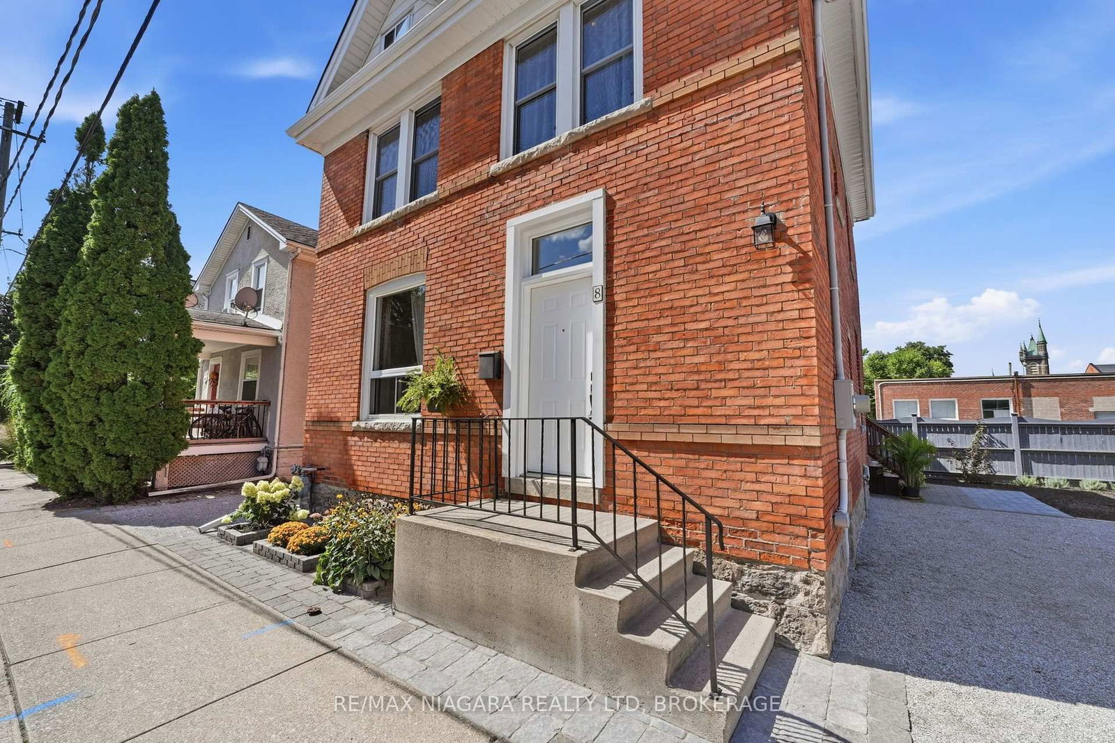 8 Trafalgar Street • St. Catharines, ON photo 5