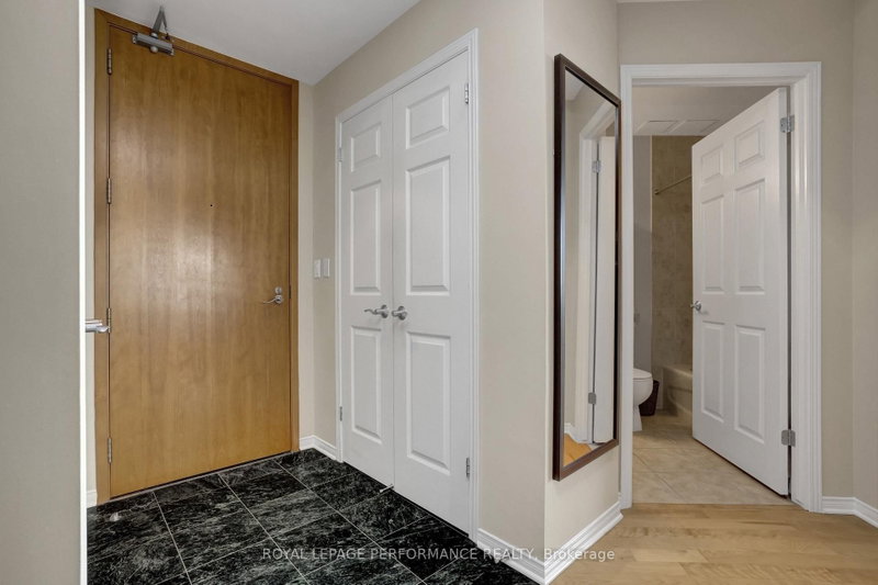 2603 - 38 Metropole Private