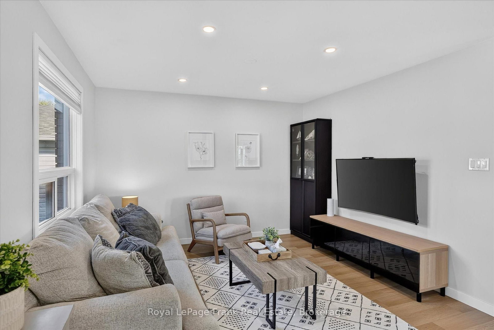 170 Kerry Line • Selwyn, ON photo 7