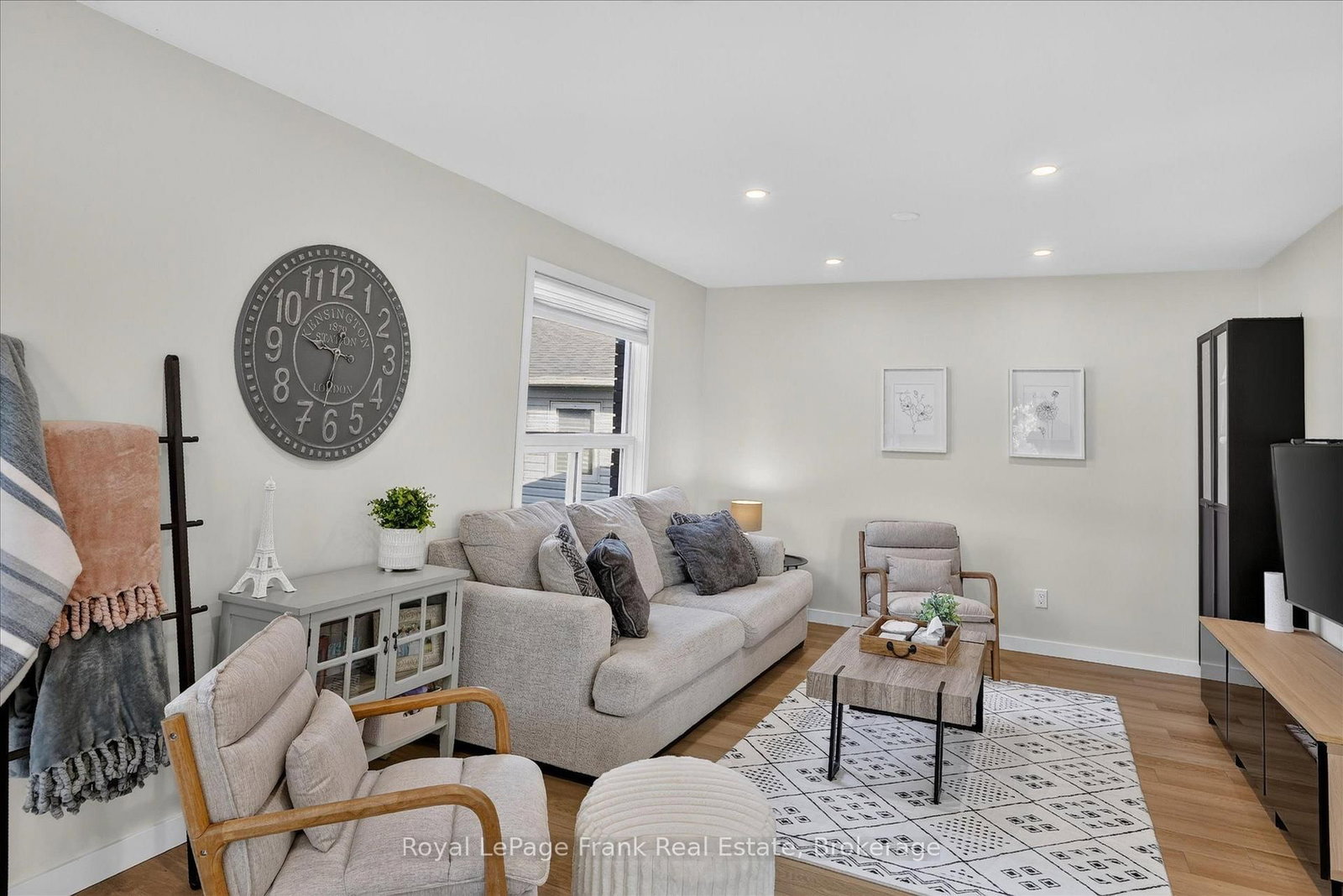 170 Kerry Line • Selwyn, ON photo 9