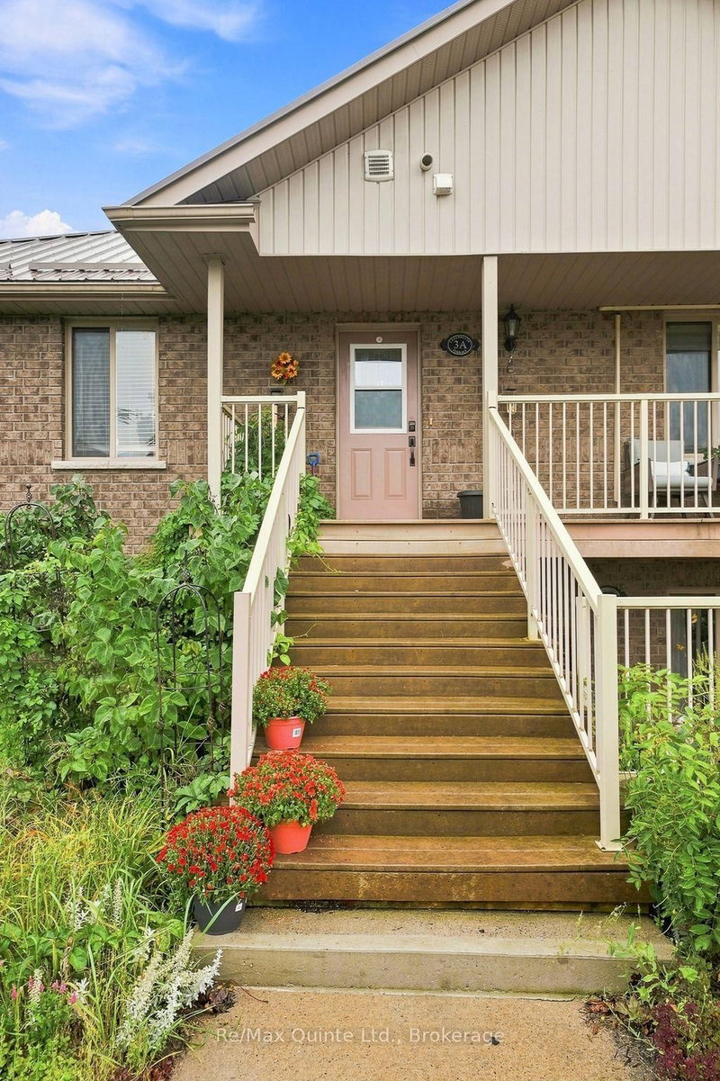 3A - 37 Lakebreeze Court