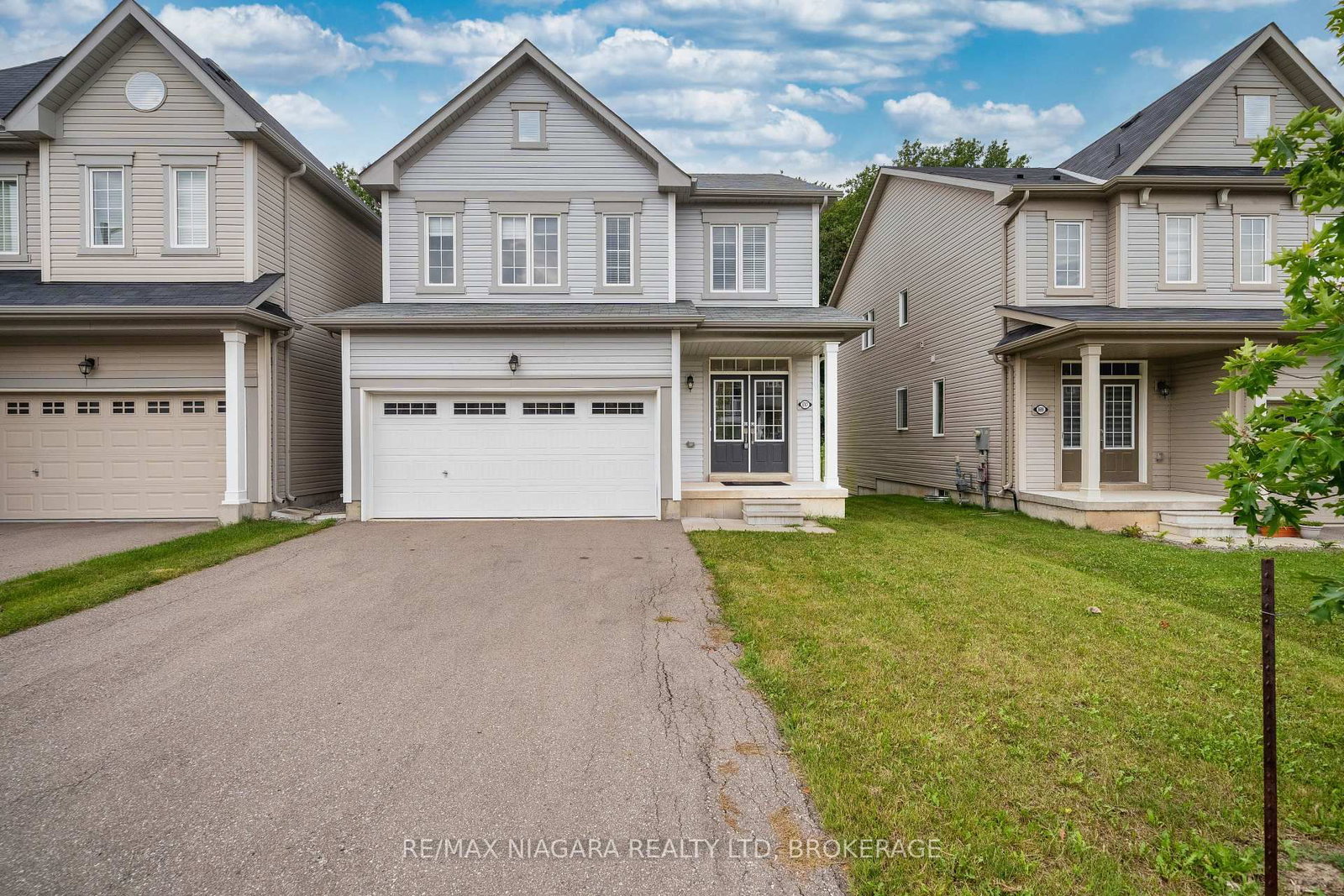 8707 Chickory Trail • Niagara Falls, ON photo 1