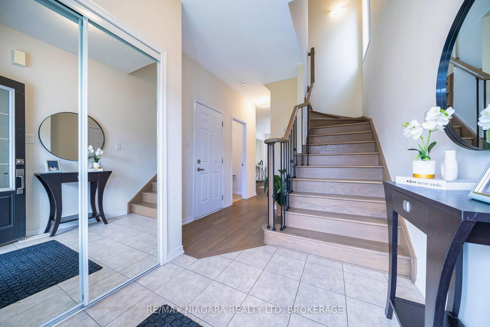 8707 Chickory Trail • Niagara Falls, ON photo 6