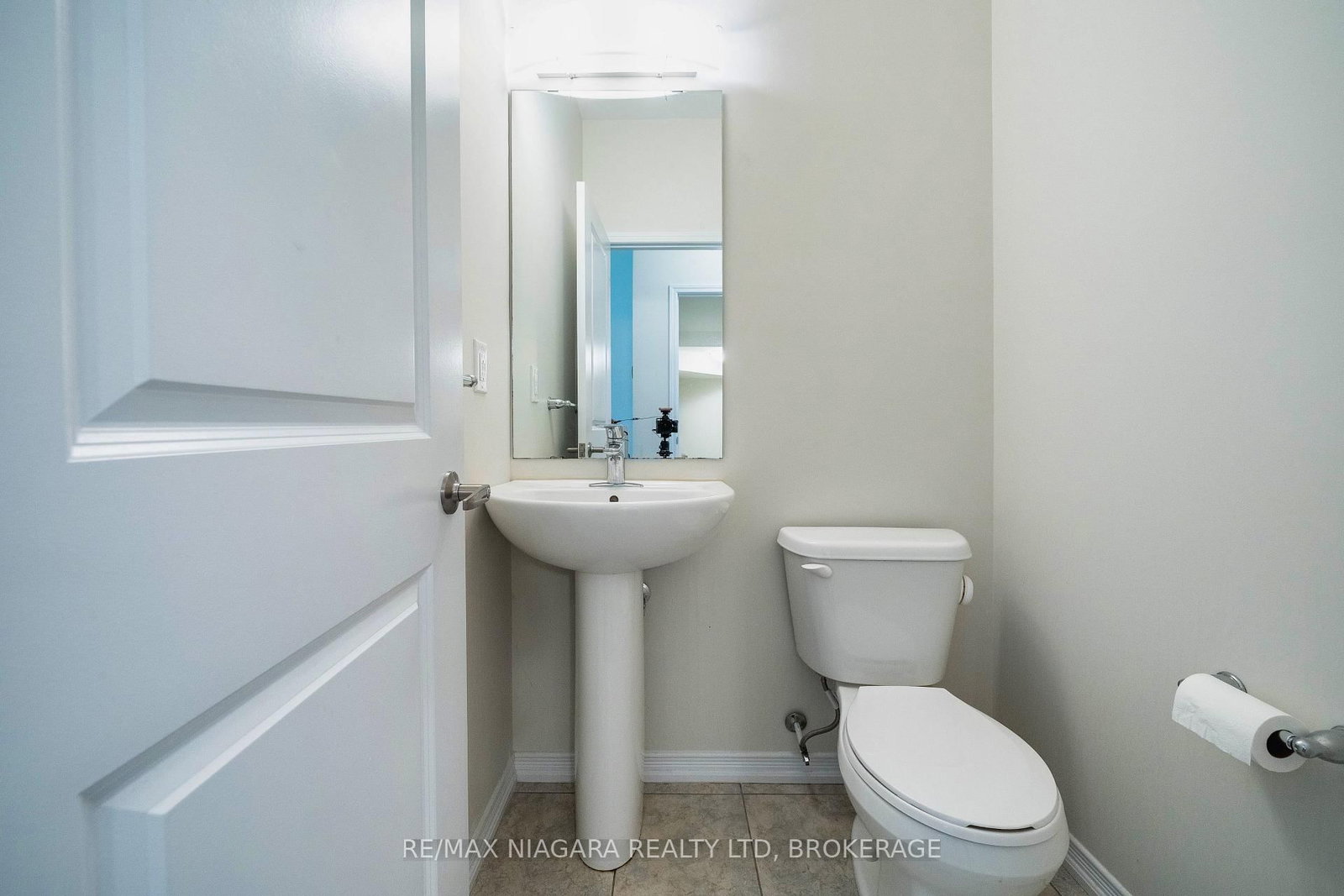 8707 Chickory Trail • Niagara Falls, ON photo 8