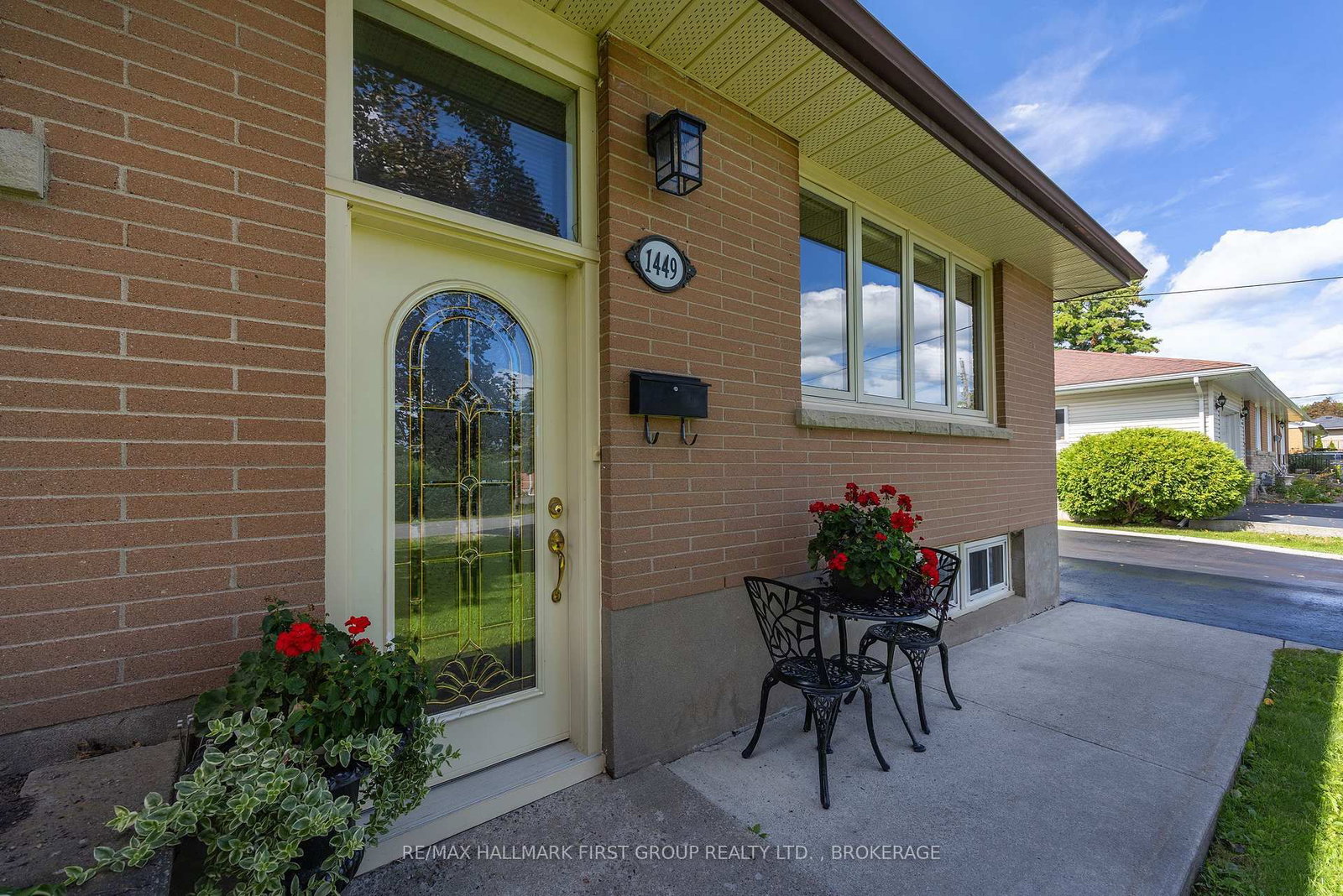 1449 Avondale Crescent • Kingston, ON photo 2