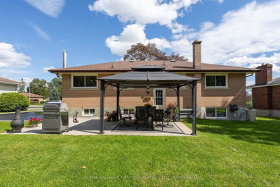 1449 Avondale Crescent • Kingston, ON photo 3