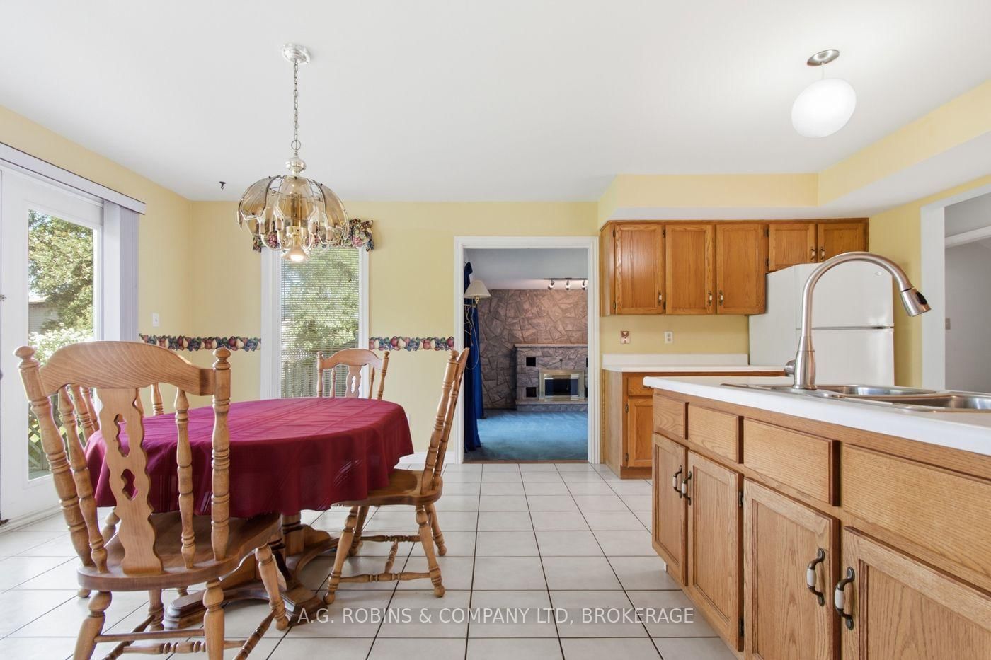 381 Kerman Avenue • Grimsby, ON photo 10