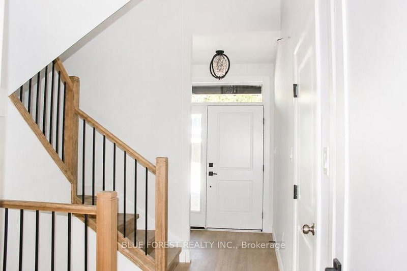 288 Ashford St photo 4