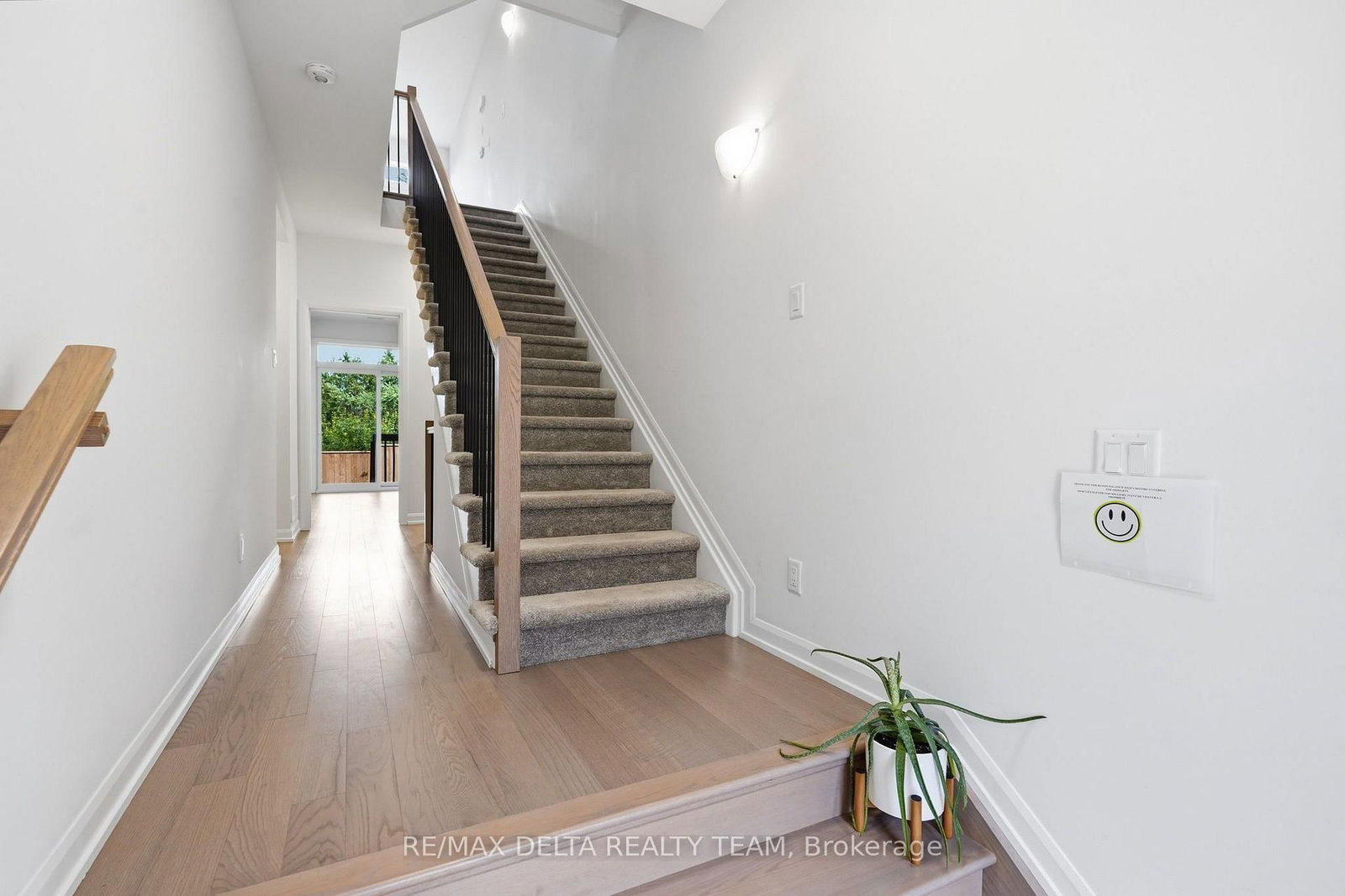 561 Halo Private • Ottawa, ON photo 4