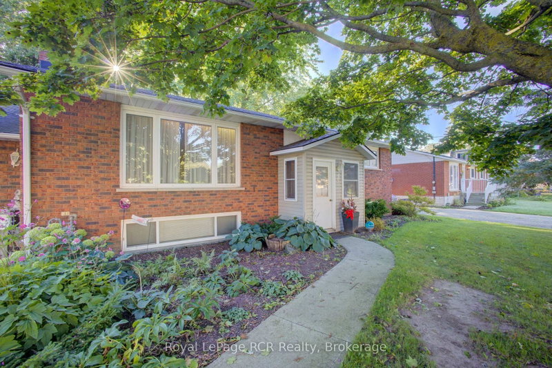 114 Preston Street S