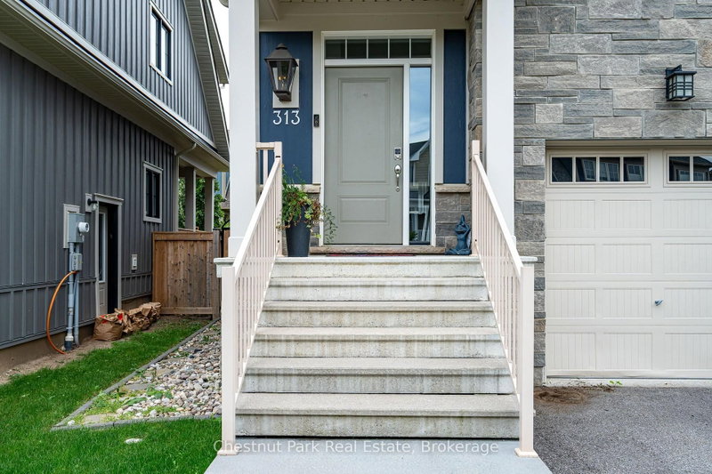 313 Yellow Birch Crescent