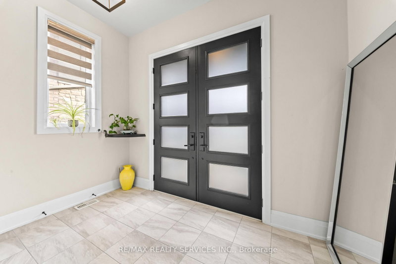 130 Pondcliffe Dr photo 4