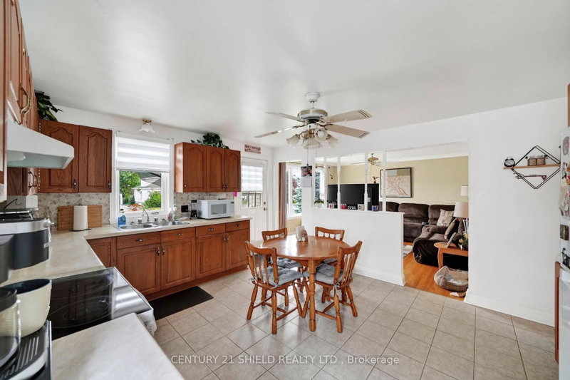 1007 2nd St E photo 4