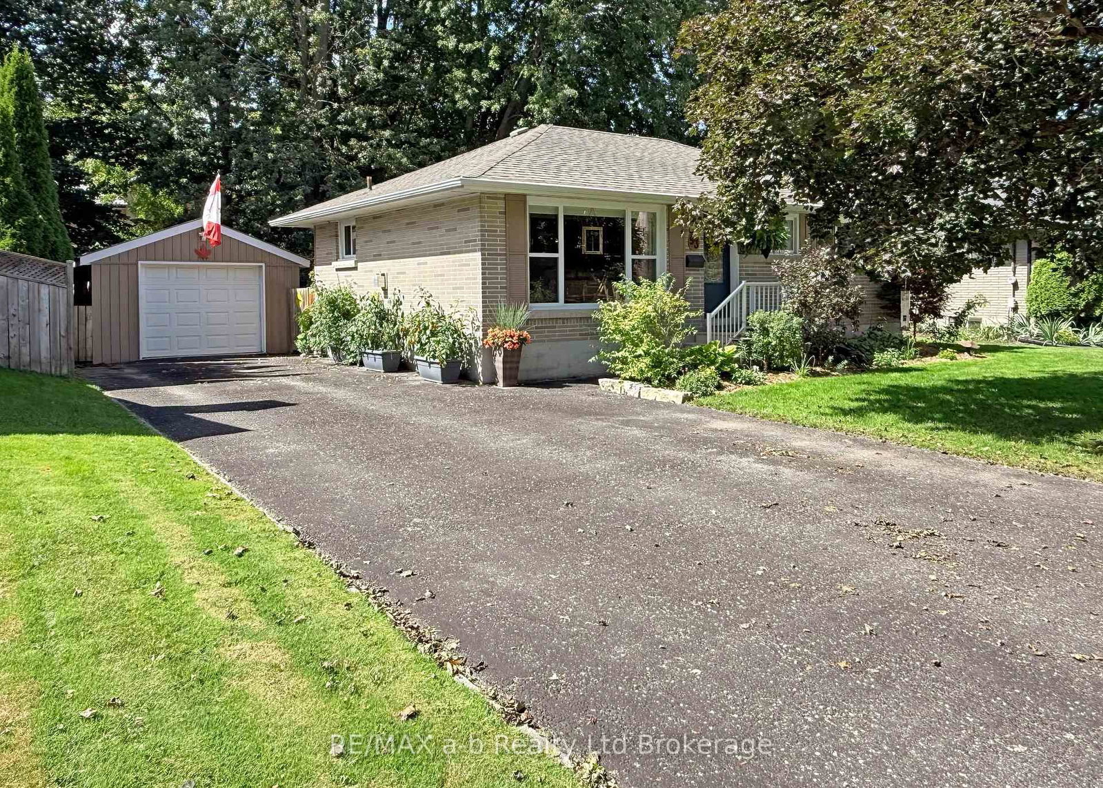 93 North Park Crescent • Woodstock, ON photo 2