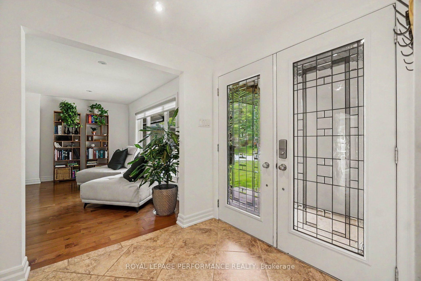 2061 Cabot Street • Ottawa, ON photo 13