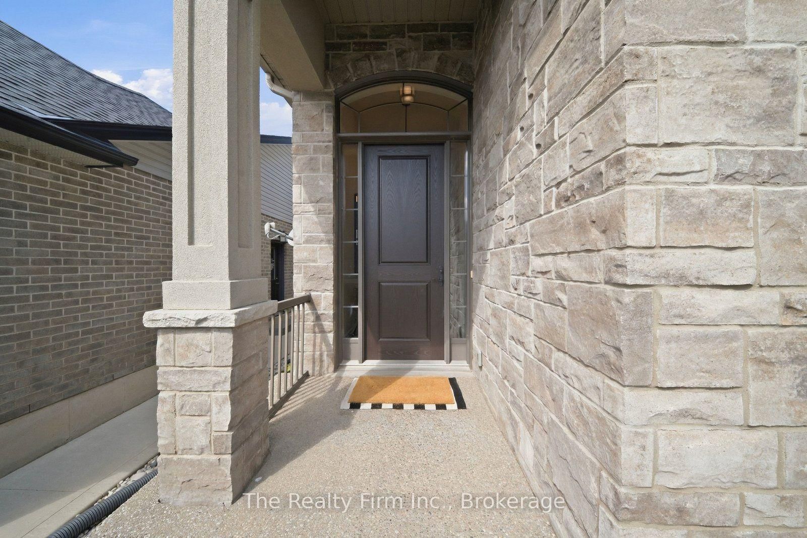 247 Dieppe Drive • Woodstock, ON photo 4