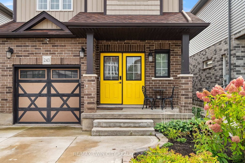 243 Moorlands Crescent