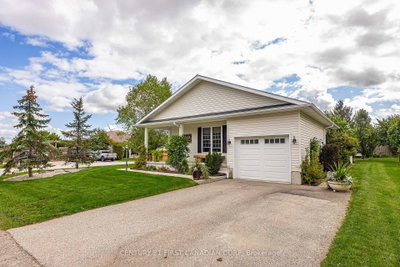 420 Shannon Boulevard • South Huron, ON photo 2