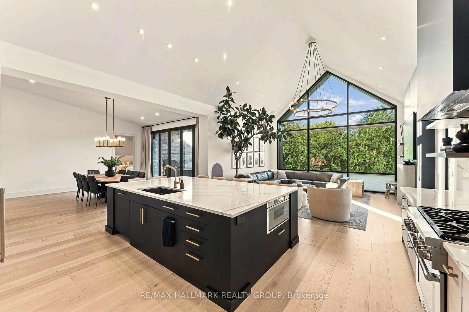 114 Theberge Private • Ottawa, ON photo 13