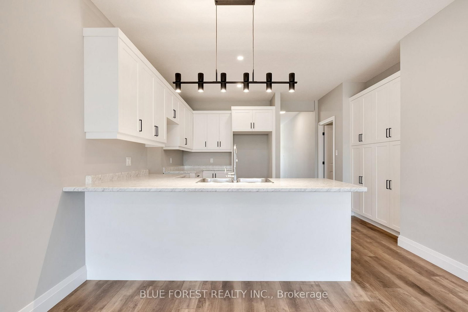 142 SHIRLEY Street • Thames Centre, ON photo 8