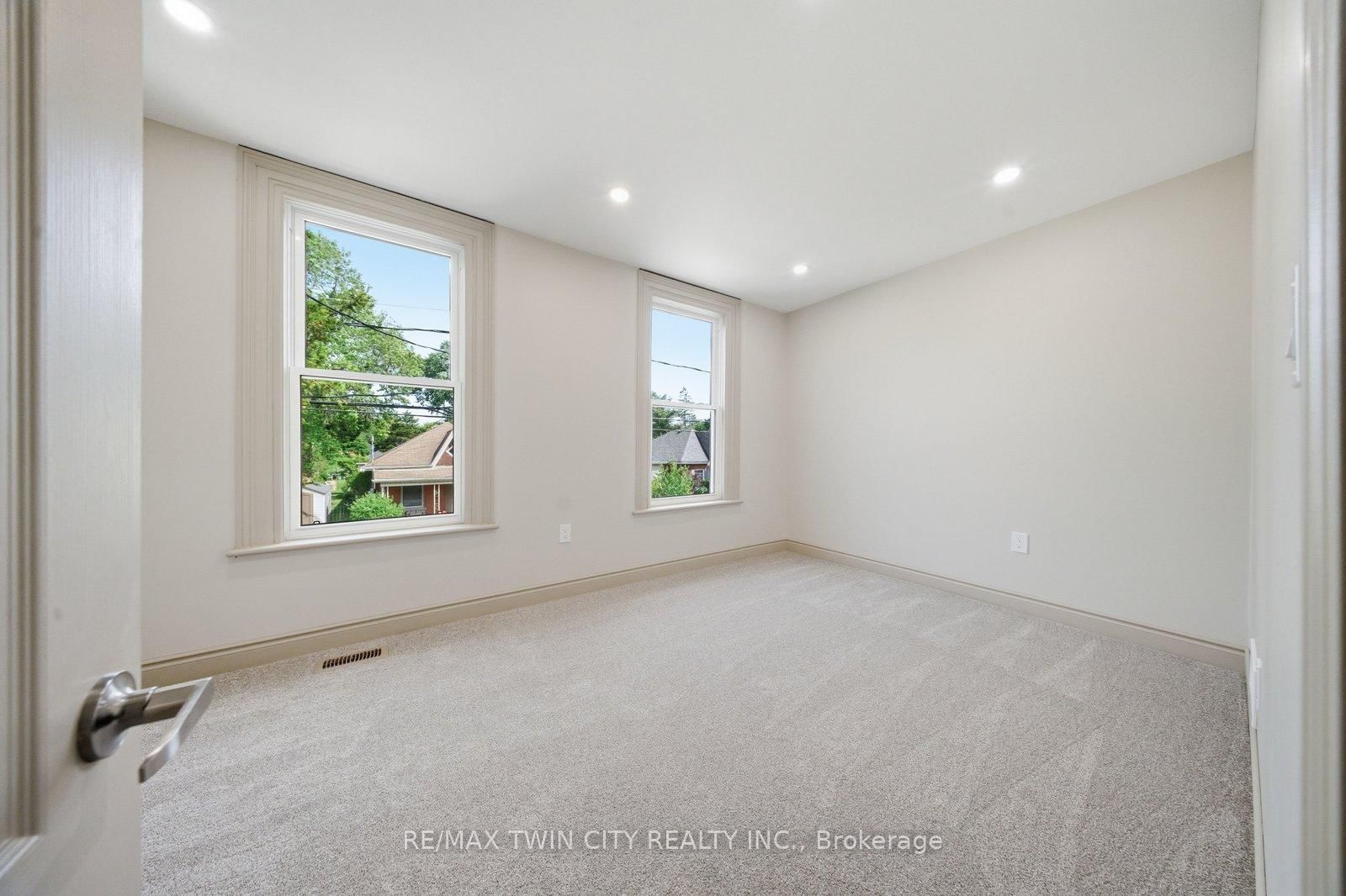 14 Bond Street • Brantford, ON photo 20