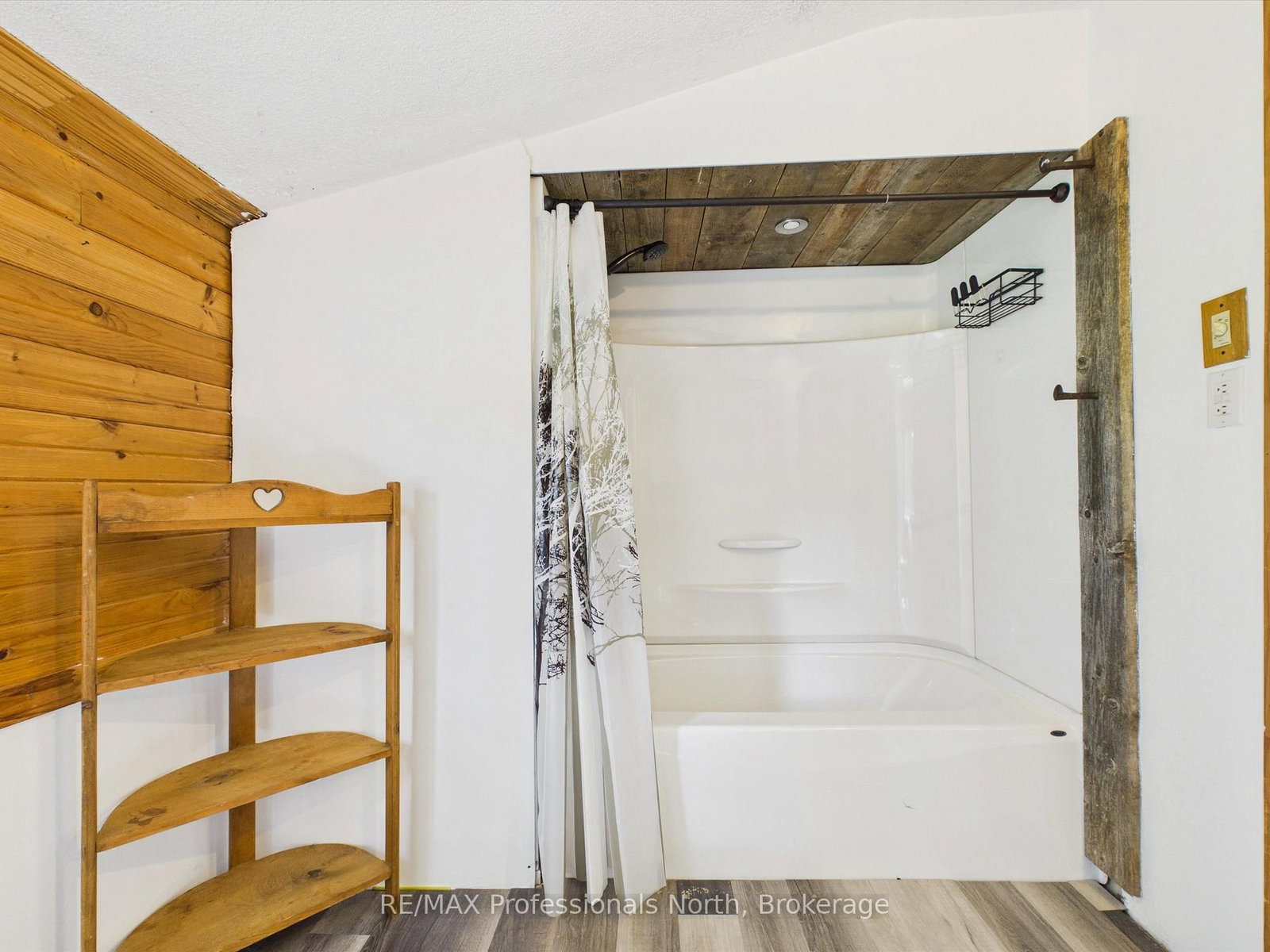 31 Hutcheson Beach Road E • Huntsville, ON photo 11