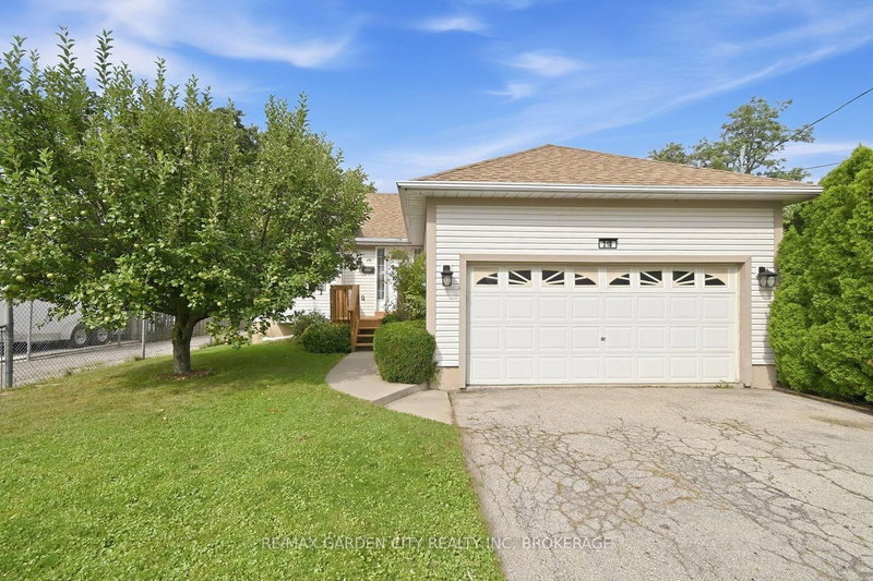 21 B Kelson Avenue N