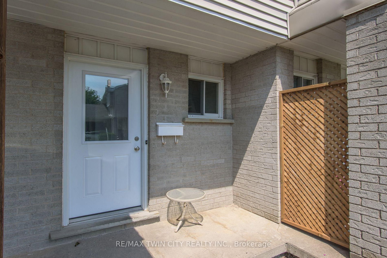 125 Sekura Crescent • #13 • Cambridge, ON photo 3