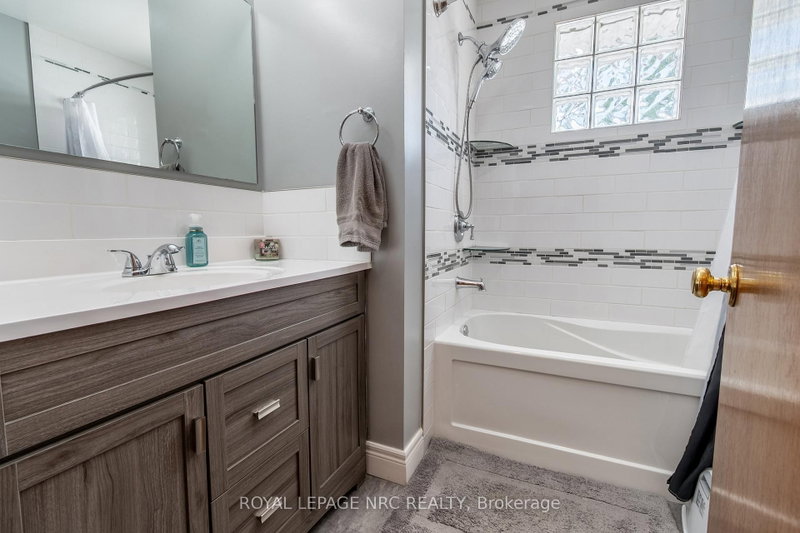 62 Lillian Pl photo 5