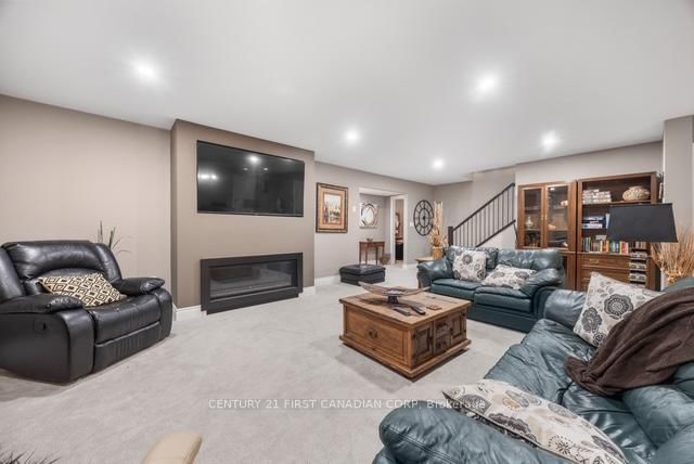 941 Longworth Road • London South, ON photo 28